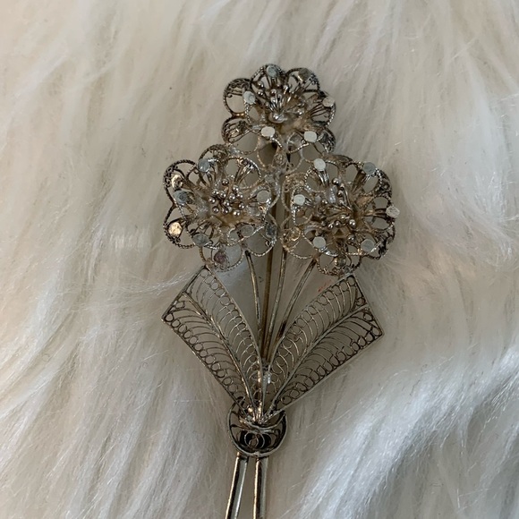 Intricate Silver Floral Brooch with Filigree Design - Picture 2 of 5